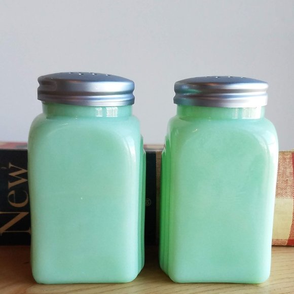 Jadeite "Cherry" Salt + Pepper Shakers - Picture 2 of 5